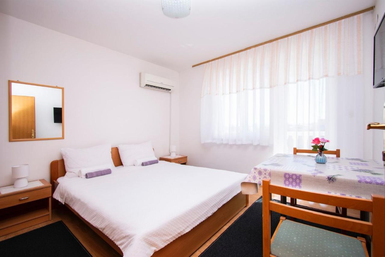 Family Holiday Apartments Lucia Vodice Exterior foto
