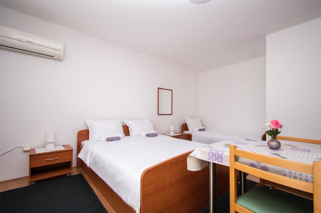 Family Holiday Apartments Lucia Vodice Exterior foto