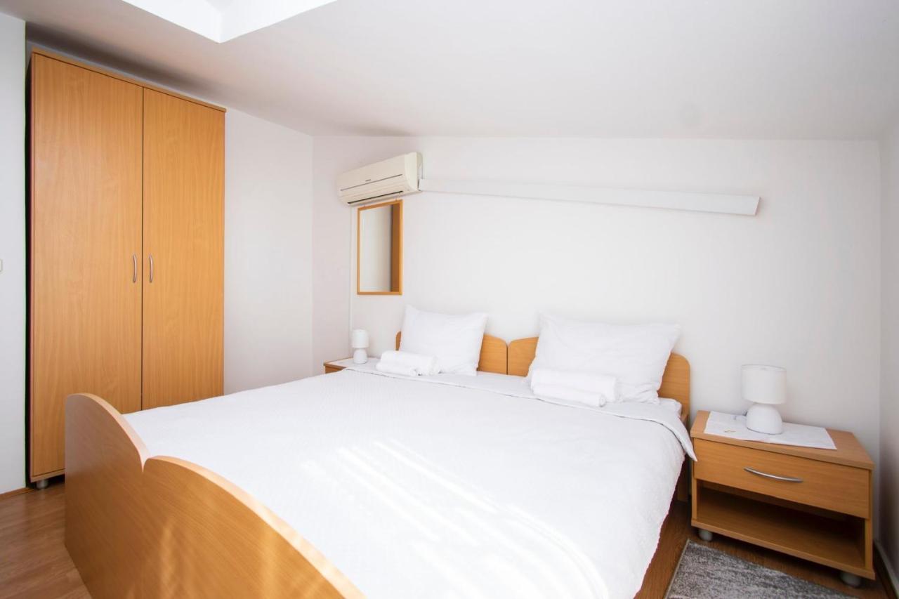 Family Holiday Apartments Lucia Vodice Exterior foto