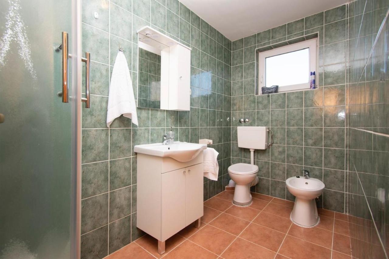 Family Holiday Apartments Lucia Vodice Exterior foto