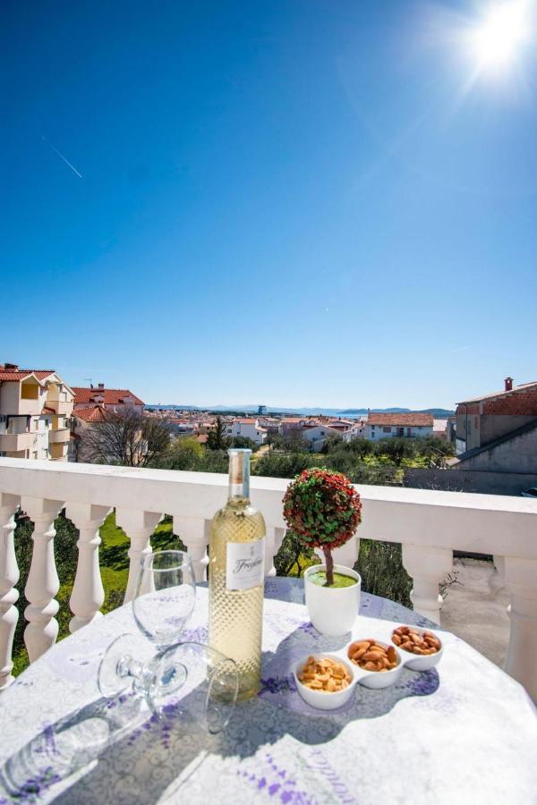 Family Holiday Apartments Lucia Vodice Exterior foto