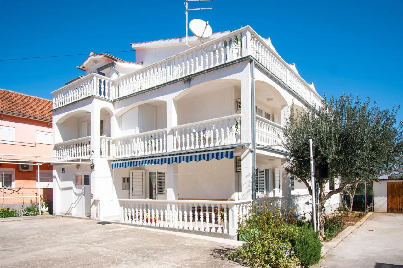 Family Holiday Apartments Lucia Vodice Exterior foto