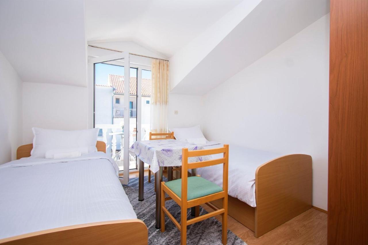 Family Holiday Apartments Lucia Vodice Exterior foto