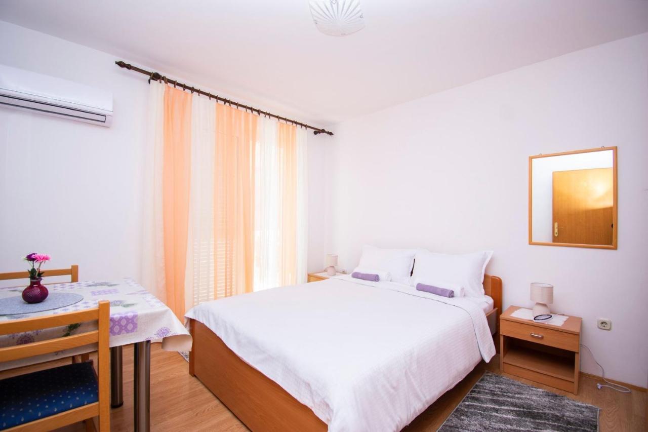 Family Holiday Apartments Lucia Vodice Exterior foto