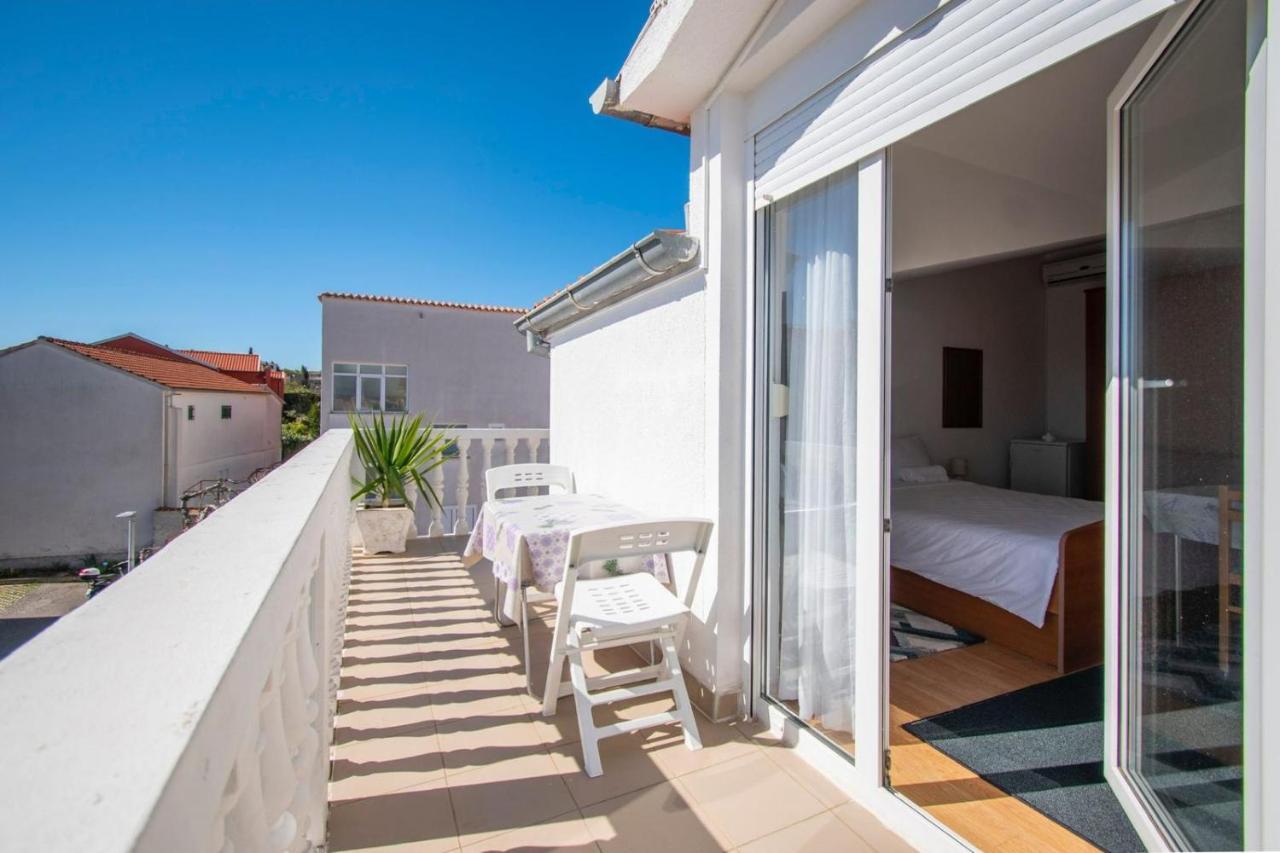 Family Holiday Apartments Lucia Vodice Exterior foto