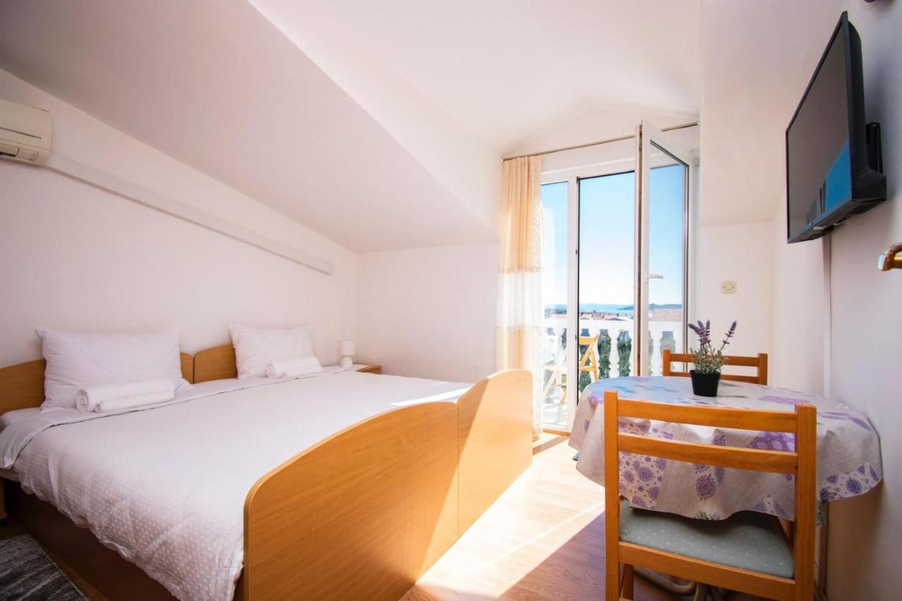 Family Holiday Apartments Lucia Vodice Exterior foto