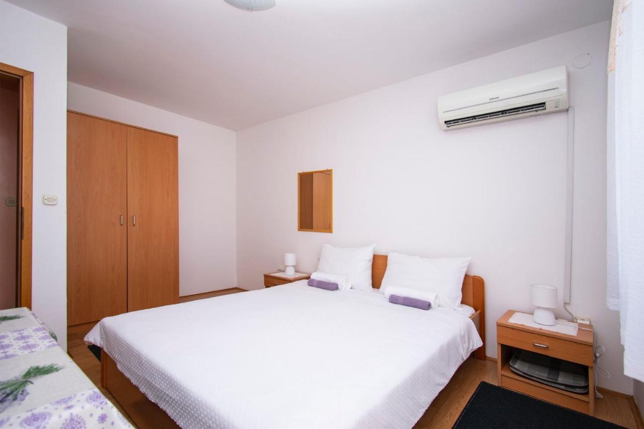 Family Holiday Apartments Lucia Vodice Exterior foto