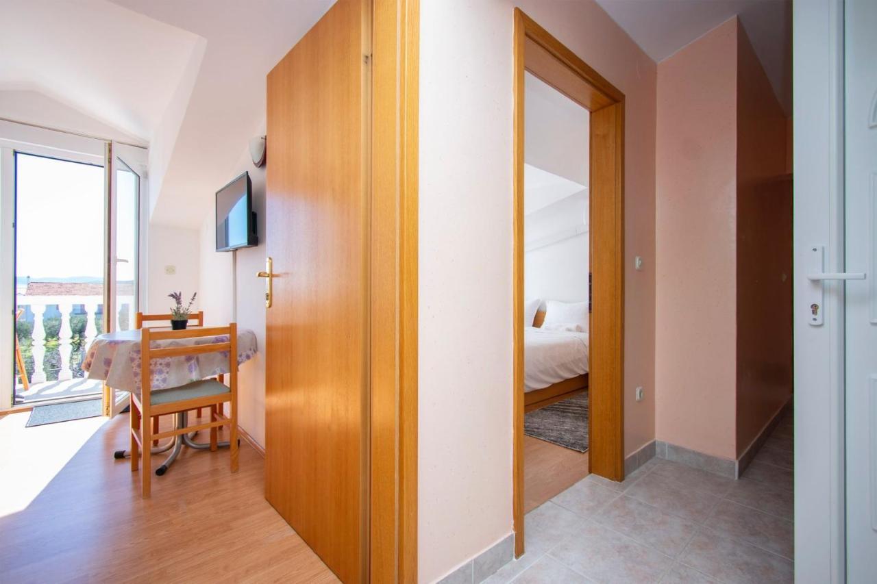 Family Holiday Apartments Lucia Vodice Exterior foto