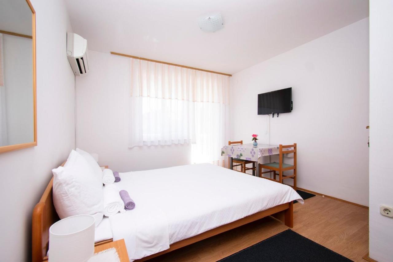Family Holiday Apartments Lucia Vodice Exterior foto