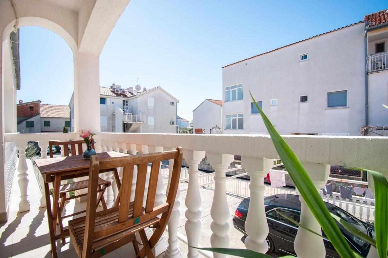 Family Holiday Apartments Lucia Vodice Exterior foto