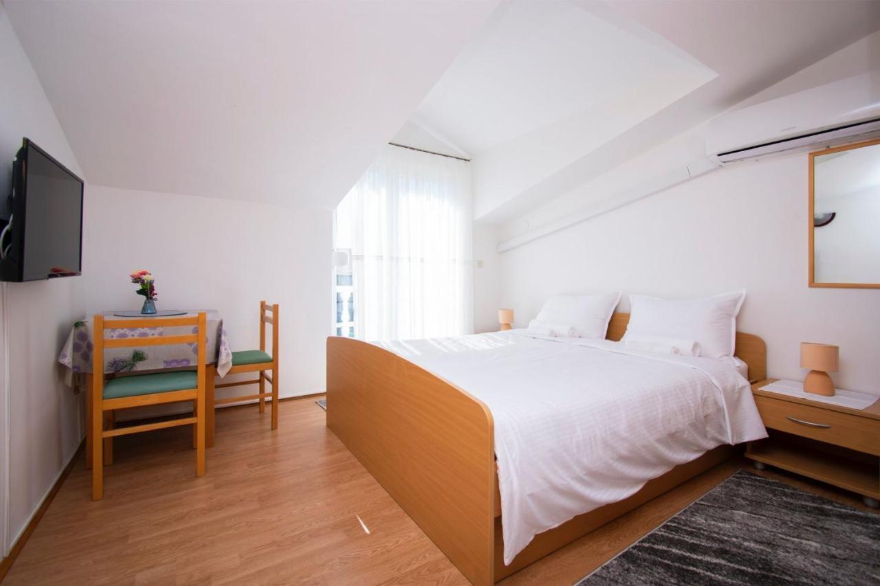 Family Holiday Apartments Lucia Vodice Exterior foto