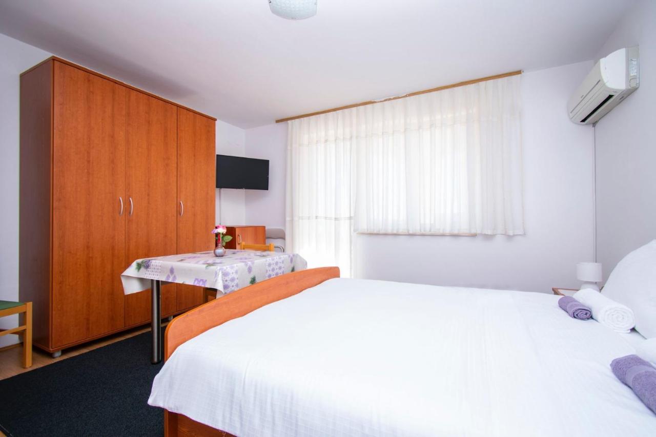 Family Holiday Apartments Lucia Vodice Exterior foto