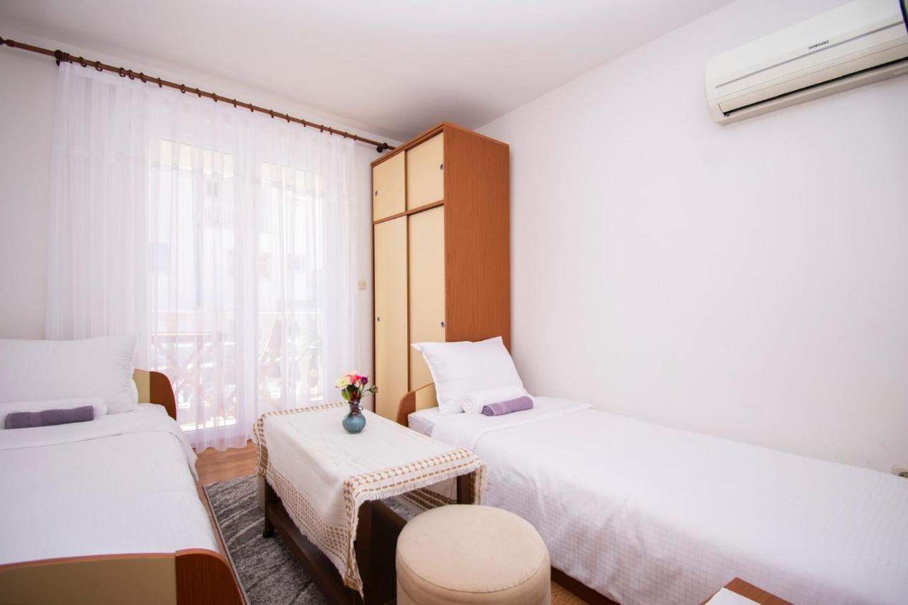 Family Holiday Apartments Lucia Vodice Exterior foto