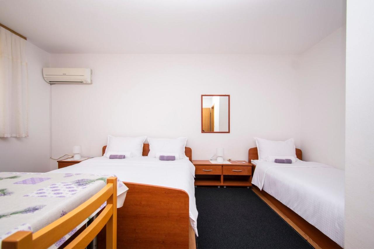 Family Holiday Apartments Lucia Vodice Exterior foto