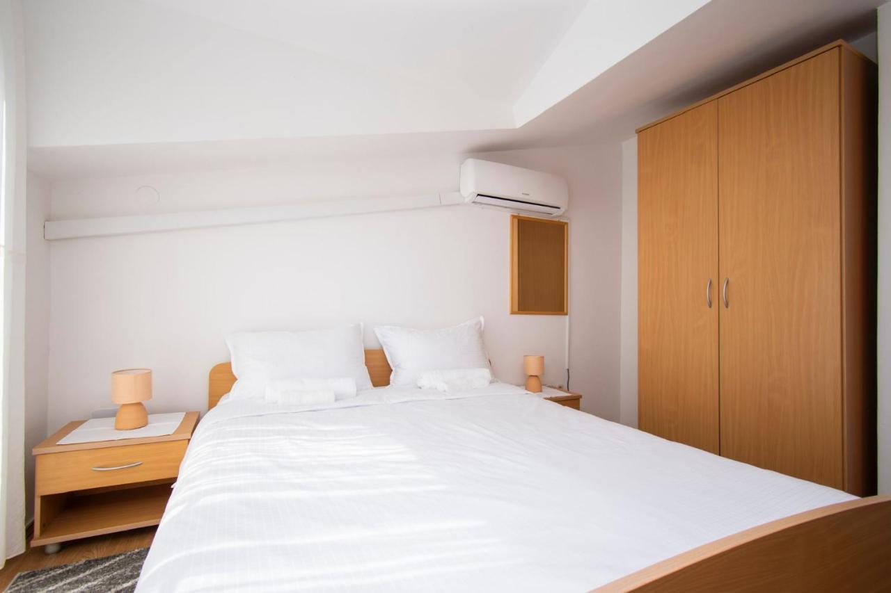 Family Holiday Apartments Lucia Vodice Exterior foto