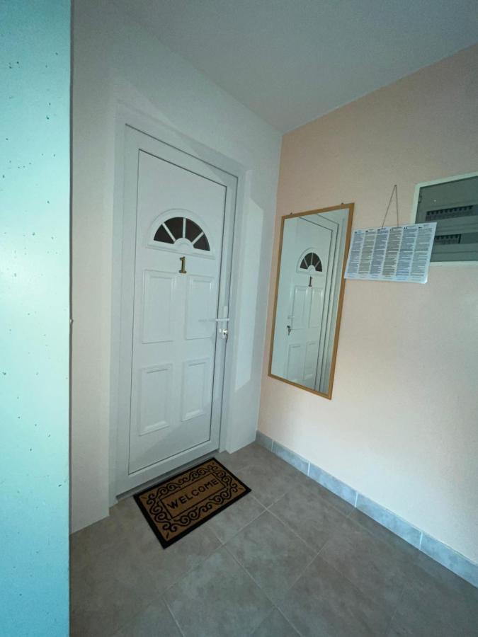 Family Holiday Apartments Lucia Vodice Exterior foto
