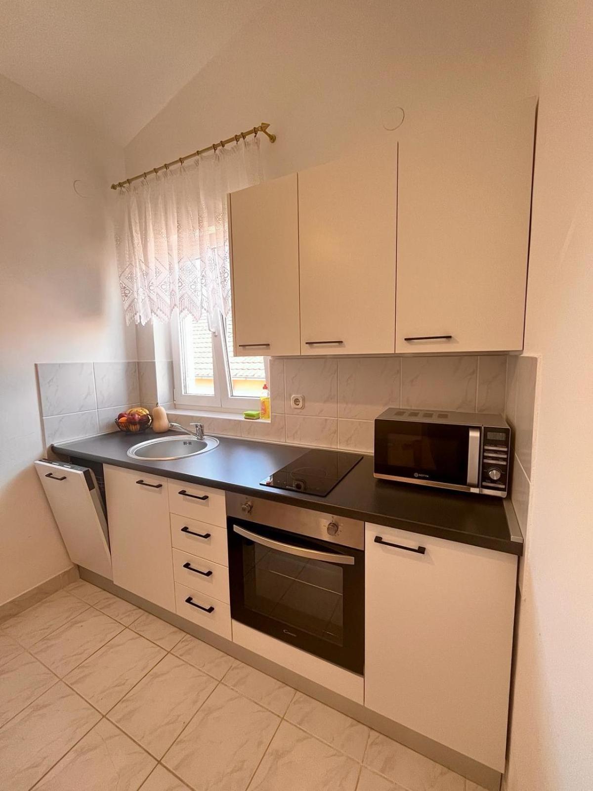 Family Holiday Apartments Lucia Vodice Exterior foto