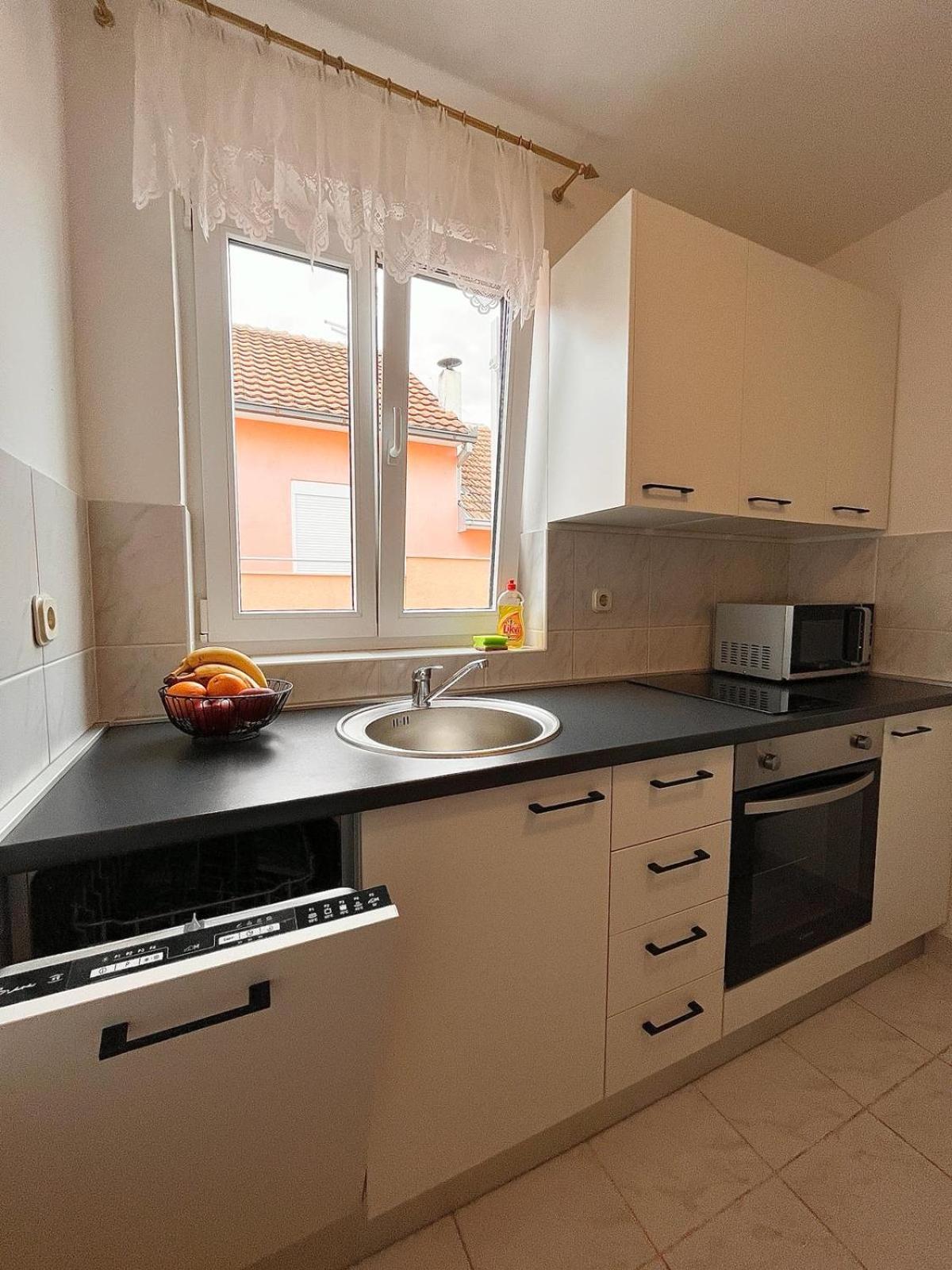Family Holiday Apartments Lucia Vodice Exterior foto